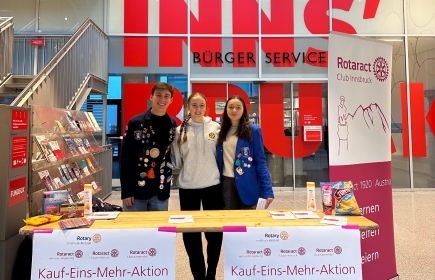 Vorweihnachtliche Sozialaktion des RAC Innsbruck gemeinsam mit den Austauschschülern des RYE Programs.